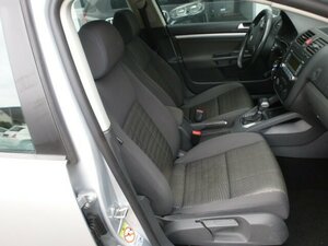 VW Golf V 1,6 TOUR AUTOMATIK 5-TÜRIG KLIMA 1.HD 108.245 km 7.985 &euro; Dossenheim 69221