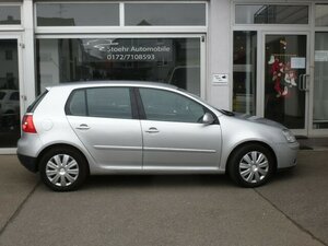 VW Golf V 1,6 TOUR AUTOMATIK 5-TÜRIG KLIMA 1.HD 108.245 km 7.985 &euro; Dossenheim 69221