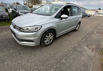 VW Touran 311.700 km 9.700 &euro; Hambrücken 76707