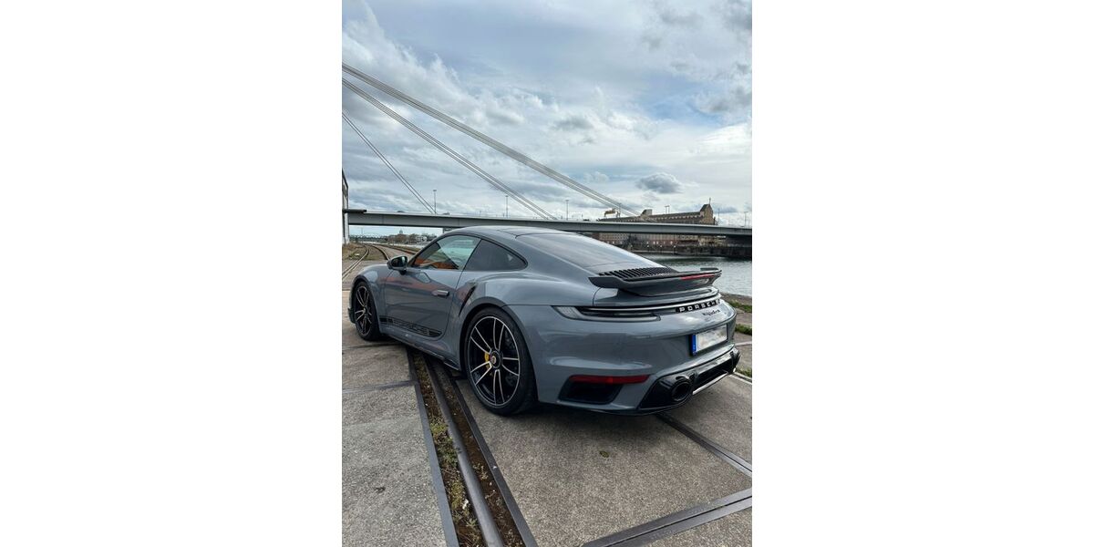 Porsche 992 2.248 km 235.911 &euro; Limburgerhof 67117