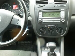 VW Golf V 1,6 TOUR AUTOMATIK 5-TÜRIG KLIMA 1.HD 108.245 km 7.985 &euro; Dossenheim 69221