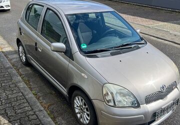 Toyota Yaris 156.000 km 2.700 &euro; Waldsee 67105