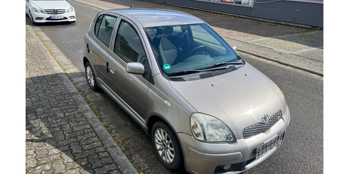 Toyota Yaris 156.000 km 2.700 &euro; Waldsee 67105
