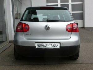 VW Golf V 1,6 TOUR AUTOMATIK 5-TÜRIG KLIMA 1.HD 108.245 km 7.985 &euro; Dossenheim 69221