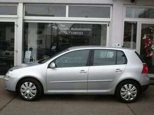 VW Golf V 1,6 TOUR AUTOMATIK 5-TÜRIG KLIMA 1.HD 108.245 km 7.985 &euro; Dossenheim 69221