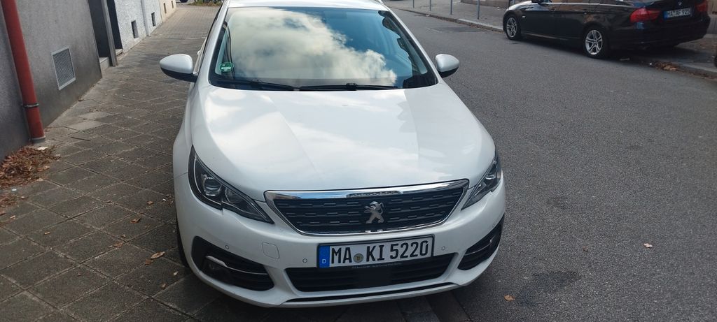 Peugeot 308 82.000 km 12.400 &euro; Mannheim 68199