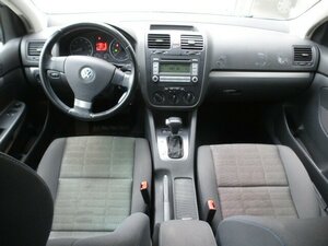 VW Golf V 1,6 TOUR AUTOMATIK 5-TÜRIG KLIMA 1.HD 108.245 km 7.985 &euro; Dossenheim 69221